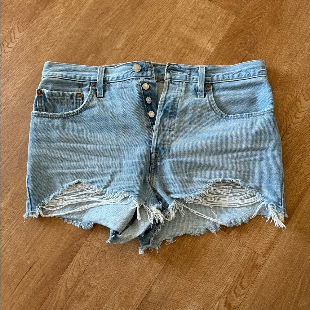 LEVIS SHORTS - Picture 1 of 4